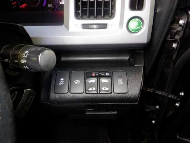 ステップワゴン2.0 スパーダ Z クールスピリット 4WD　本州仕入・後期型・ナビ・TV・Bカメラ・両側電動・スマートキー・クルコン・ETC・ワイパーデアイサー・HID・リアヒーター・フォグランプ・アイドリングストップ・フルフラットシート・パドルシフト 2000