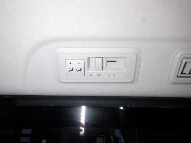 ステップワゴン2.0 スパーダ Z クールスピリット 4WD　本州仕入・後期型・ナビ・TV・Bカメラ・両側電動・スマートキー・クルコン・ETC・ワイパーデアイサー・HID・リアヒーター・フォグランプ・アイドリングストップ・フルフラットシート・パドルシフト 2000