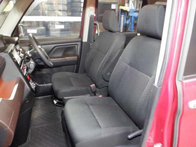 タンク1.0 G 4WD　ナビ・TV・Bカメラ・B/T・両側電動・スマートキー・プッシュスタート・クルコン・アイドリングストップ・純正エンスタ・オートライト・ステアリングスイッチ・オートエアコン 1000