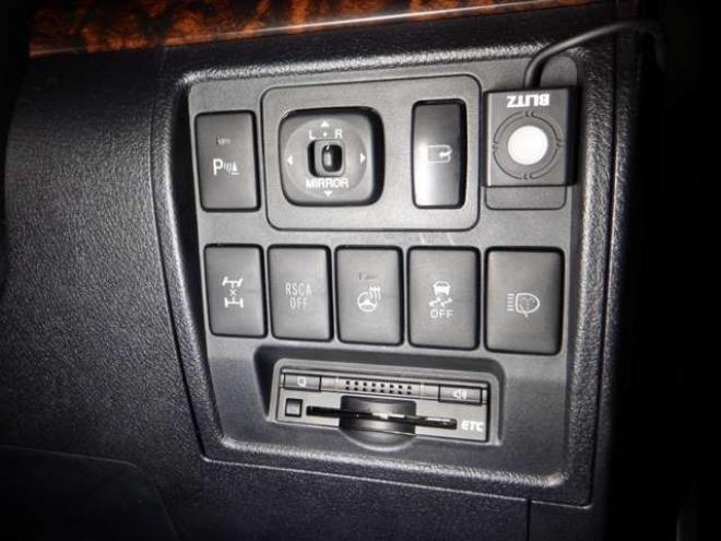 ランドクルーザー200 4.6 ZX 4WD　本州仕入・ナビ・TV・B/T・サンルーフ・革　Bカメラ・ガナドールマフラー・ヒッチメンバー・シートヒーター・エアコン・電動シート・電動リアゲート 4600