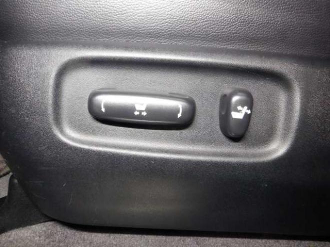 ランドクルーザー200 4.6 ZX 4WD　本州仕入・ナビ・TV・B/T・サンルーフ・革　Bカメラ・ガナドールマフラー・ヒッチメンバー・シートヒーター・エアコン・電動シート・電動リアゲート 4600