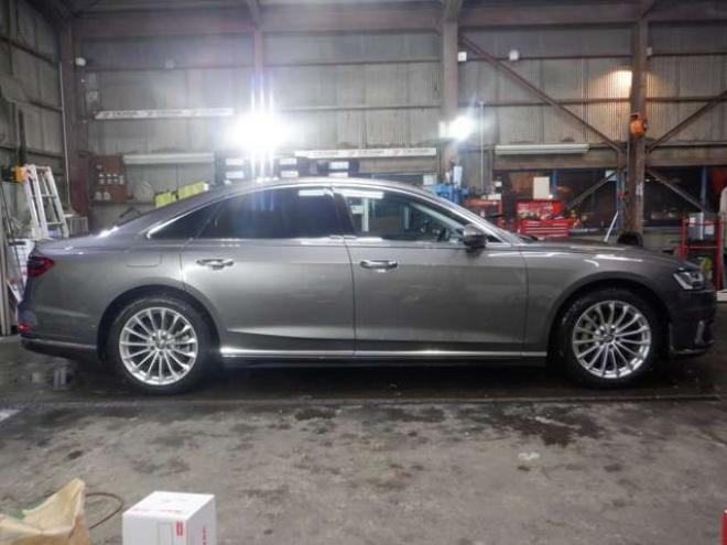 アウディA8 55 TFSI クワトロ 4WD　本州仕入・ナビ・TV・B/T・サンルーフ・黒革・360°カメラ・LEDヘッドライト・後席リモート・BANG&OLUSENサウンド・電動トランク・全席電動シート・全席パワークロージングドア・ヘッドアップディスプレイ 3000