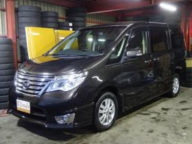 セレナ　2.0 ハイウェイスター 4WD　ナビ・TV・B/T・Bカメラ・エンジンスターター・両側電動・フリップダウンモニター・LEDヘッドライト・インテリキー・プッシュスタート・アイドリングストップ・クルコン・ETC・寒冷地仕様・フォグランプ 2000