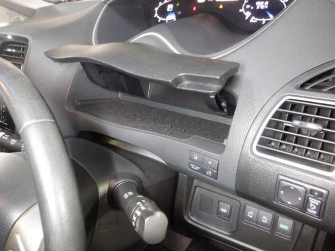 セレナ2.0 ハイウェイスター 4WD　ナビ・TV・B/T・Bカメラ・エンジンスターター・両側電動・フリップダウンモニター・LEDヘッドライト・インテリキー・プッシュスタート・アイドリングストップ・クルコン・ETC・寒冷地仕様・フォグランプ 2000