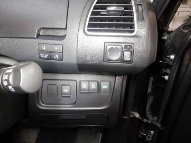 セレナ2.0 ハイウェイスター 4WD　ナビ・TV・B/T・Bカメラ・エンジンスターター・両側電動・フリップダウンモニター・LEDヘッドライト・インテリキー・プッシュスタート・アイドリングストップ・クルコン・ETC・寒冷地仕様・フォグランプ 2000