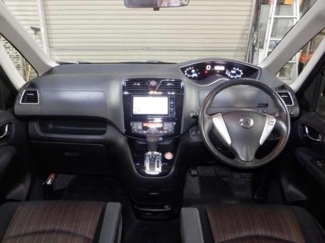 セレナ2.0 ハイウェイスター 4WD　ナビ・TV・B/T・Bカメラ・エンジンスターター・両側電動・フリップダウンモニター・LEDヘッドライト・インテリキー・プッシュスタート・アイドリングストップ・クルコン・ETC・寒冷地仕様・フォグランプ 2000