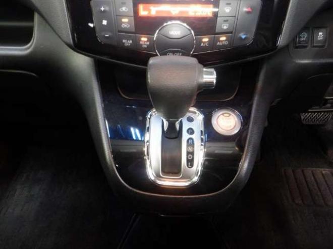 セレナ2.0 ハイウェイスター 4WD　ナビ・TV・B/T・Bカメラ・エンジンスターター・両側電動・フリップダウンモニター・LEDヘッドライト・インテリキー・プッシュスタート・アイドリングストップ・クルコン・ETC・寒冷地仕様・フォグランプ 2000