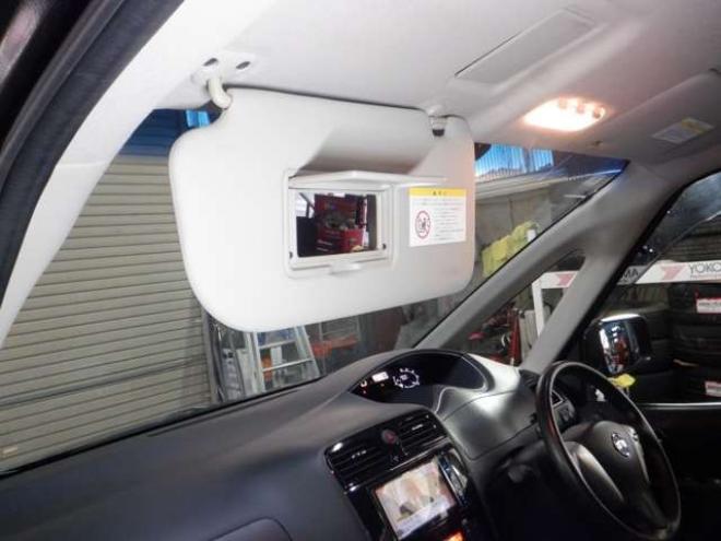 セレナ2.0 ハイウェイスター 4WD　ナビ・TV・B/T・Bカメラ・エンジンスターター・両側電動・フリップダウンモニター・LEDヘッドライト・インテリキー・プッシュスタート・アイドリングストップ・クルコン・ETC・寒冷地仕様・フォグランプ 2000