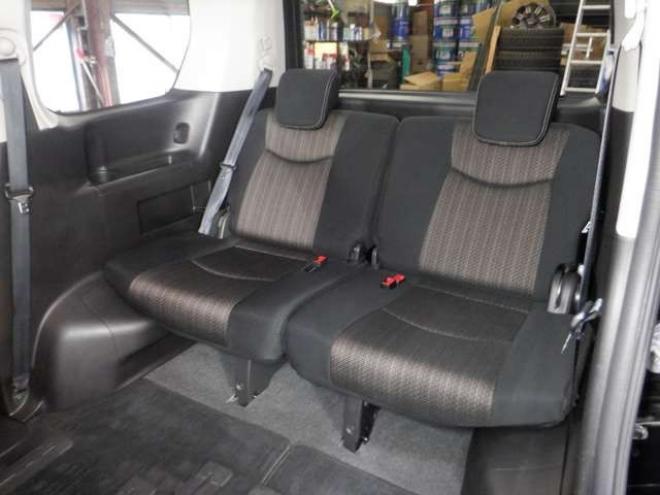 セレナ2.0 ハイウェイスター 4WD　ナビ・TV・B/T・Bカメラ・エンジンスターター・両側電動・フリップダウンモニター・LEDヘッドライト・インテリキー・プッシュスタート・アイドリングストップ・クルコン・ETC・寒冷地仕様・フォグランプ 2000