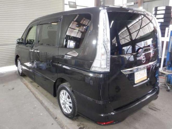 セレナ2.0 ハイウェイスター 4WD　ナビ・TV・B/T・Bカメラ・エンジンスターター・両側電動・フリップダウンモニター・LEDヘッドライト・インテリキー・プッシュスタート・アイドリングストップ・クルコン・ETC・寒冷地仕様・フォグランプ 2000