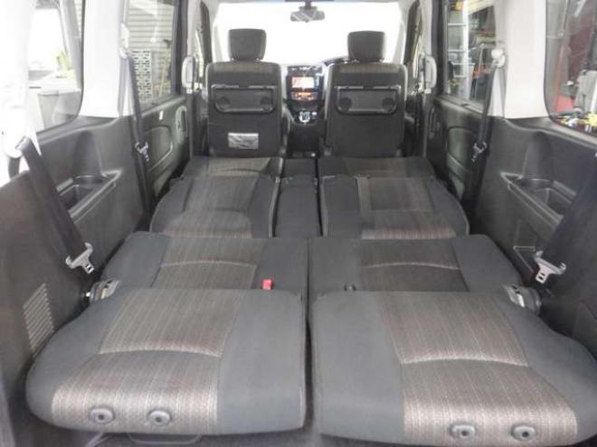 セレナ2.0 ハイウェイスター 4WD　ナビ・TV・B/T・Bカメラ・エンジンスターター・両側電動・フリップダウンモニター・LEDヘッドライト・インテリキー・プッシュスタート・アイドリングストップ・クルコン・ETC・寒冷地仕様・フォグランプ 2000