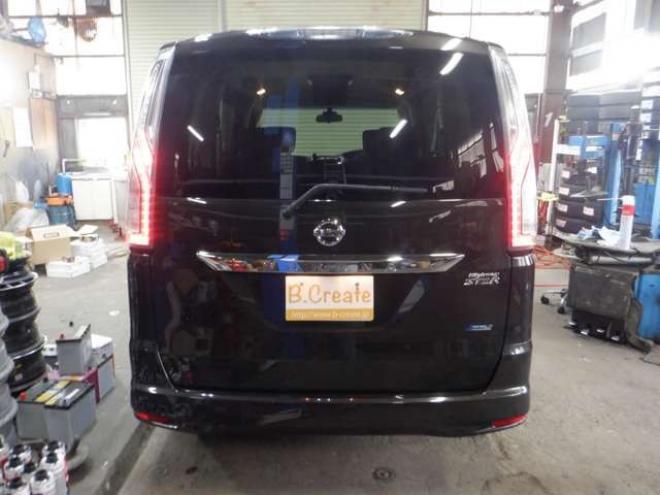 セレナ2.0 ハイウェイスター 4WD　ナビ・TV・B/T・Bカメラ・エンジンスターター・両側電動・フリップダウンモニター・LEDヘッドライト・インテリキー・プッシュスタート・アイドリングストップ・クルコン・ETC・寒冷地仕様・フォグランプ 2000