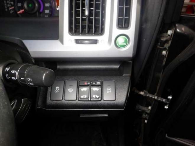 ステップワゴン2.0 スパーダ Z クールスピリット インターナビセレクション 4WD　本州仕入・後期型・ナビ・TV・Bカメラ・Rモニター・両側電動・スマートキー・クルコン・HID・ETC・パドルシフト・ハーフレザーシート・ワイパーデアイサー・リアヒーター・ミラーヒーター・アイドリングストップ 2000