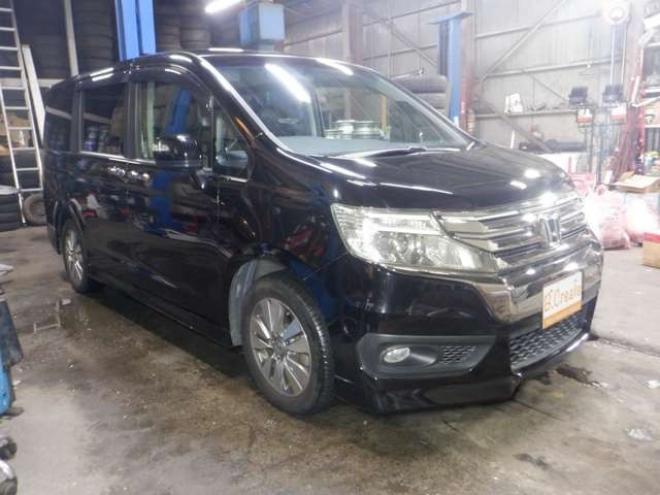 ステップワゴン2.0 スパーダ Z クールスピリット インターナビセレクション 4WD　本州仕入・後期型・ナビ・TV・Bカメラ・Rモニター・両側電動・スマートキー・クルコン・HID・ETC・パドルシフト・ハーフレザーシート・ワイパーデアイサー・リアヒーター・ミラーヒーター・アイドリングストップ 2000