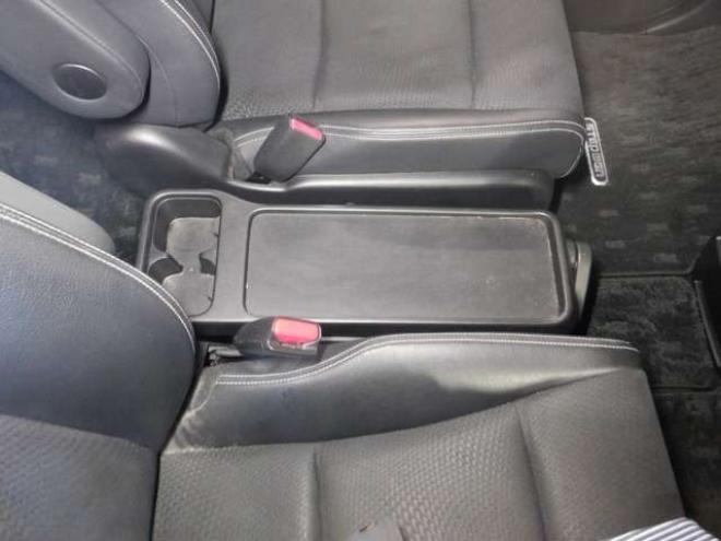 ステップワゴン2.0 スパーダ Z クールスピリット インターナビセレクション 4WD　本州仕入・後期型・ナビ・TV・Bカメラ・Rモニター・両側電動・スマートキー・クルコン・HID・ETC・パドルシフト・ハーフレザーシート・ワイパーデアイサー・リアヒーター・ミラーヒーター・アイドリングストップ 2000