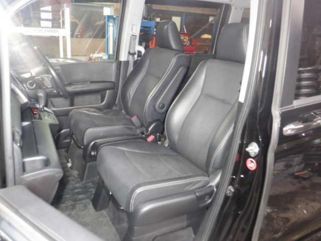 ステップワゴン2.0 スパーダ Z クールスピリット インターナビセレクション 4WD　本州仕入・後期型・ナビ・TV・Bカメラ・Rモニター・両側電動・スマートキー・クルコン・HID・ETC・パドルシフト・ハーフレザーシート・ワイパーデアイサー・リアヒーター・ミラーヒーター・アイドリングストップ 2000