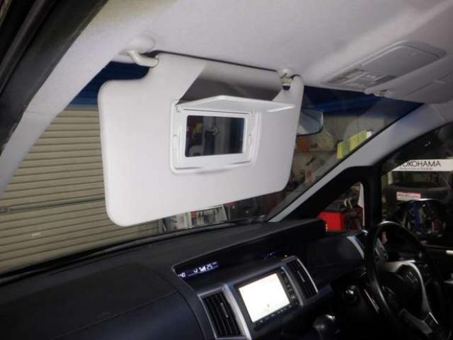 ステップワゴン2.0 スパーダ Z クールスピリット インターナビセレクション 4WD　本州仕入・後期型・ナビ・TV・Bカメラ・Rモニター・両側電動・スマートキー・クルコン・HID・ETC・パドルシフト・ハーフレザーシート・ワイパーデアイサー・リアヒーター・ミラーヒーター・アイドリングストップ 2000