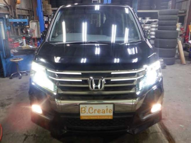 ステップワゴン2.0 スパーダ Z クールスピリット インターナビセレクション 4WD　本州仕入・後期型・ナビ・TV・Bカメラ・Rモニター・両側電動・スマートキー・クルコン・HID・ETC・パドルシフト・ハーフレザーシート・ワイパーデアイサー・リアヒーター・ミラーヒーター・アイドリングストップ 2000