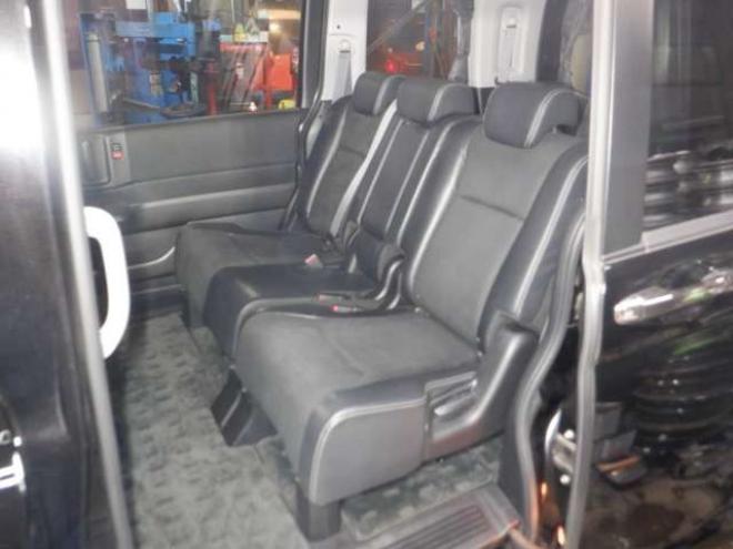 ステップワゴン2.0 スパーダ Z クールスピリット インターナビセレクション 4WD　本州仕入・後期型・ナビ・TV・Bカメラ・Rモニター・両側電動・スマートキー・クルコン・HID・ETC・パドルシフト・ハーフレザーシート・ワイパーデアイサー・リアヒーター・ミラーヒーター・アイドリングストップ 2000