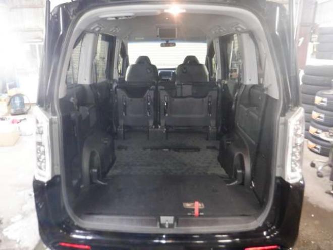 ステップワゴン2.0 スパーダ Z クールスピリット インターナビセレクション 4WD　本州仕入・後期型・ナビ・TV・Bカメラ・Rモニター・両側電動・スマートキー・クルコン・HID・ETC・パドルシフト・ハーフレザーシート・ワイパーデアイサー・リアヒーター・ミラーヒーター・アイドリングストップ 2000