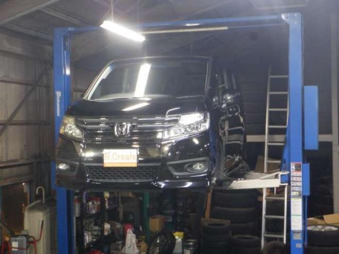 ステップワゴン2.0 スパーダ Z クールスピリット インターナビセレクション 4WD　本州仕入・後期型・ナビ・TV・Bカメラ・Rモニター・両側電動・スマートキー・クルコン・HID・ETC・パドルシフト・ハーフレザーシート・ワイパーデアイサー・リアヒーター・ミラーヒーター・アイドリングストップ 2000