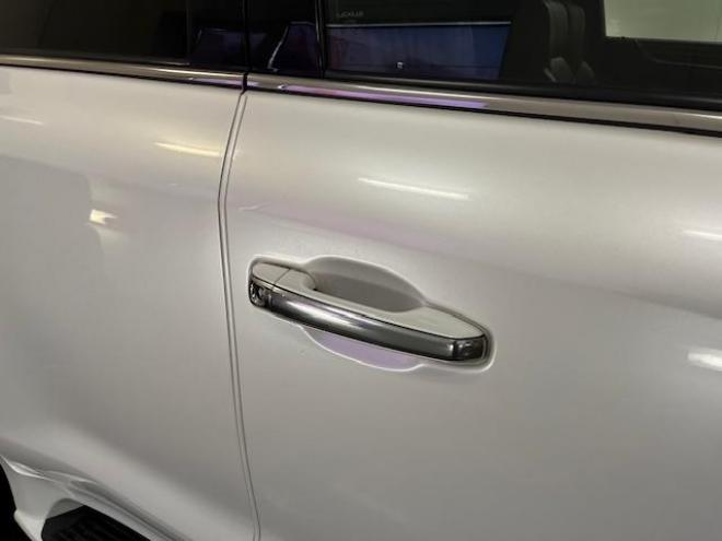 レクサスＬＸ５７０　ブラックシークエンス　寒冷地仕様　マークレビンソン　リアエンターテイメント　純正２１インチＡＷ　社外２０ＡＷ＋スタッドレスタイヤ付　純正ブラックレザーシート　電動サンルーフ　ヘッドアップディスプレイ　リア５面フィルム施工 4WD 5700 5Dr