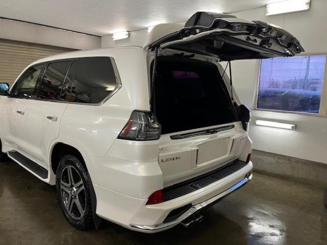 レクサスＬＸ５７０　ブラックシークエンス　寒冷地仕様　マークレビンソン　リアエンターテイメント　純正２１インチＡＷ　社外２０ＡＷ＋スタッドレスタイヤ付　純正ブラックレザーシート　電動サンルーフ　ヘッドアップディスプレイ　リア５面フィルム施工 4WD 5700 5Dr
