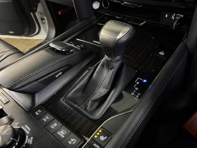 レクサスＬＸ５７０　ブラックシークエンス　寒冷地仕様　マークレビンソン　リアエンターテイメント　純正２１インチＡＷ　社外２０ＡＷ＋スタッドレスタイヤ付　純正ブラックレザーシート　電動サンルーフ　ヘッドアップディスプレイ　リア５面フィルム施工 4WD 5700 5Dr