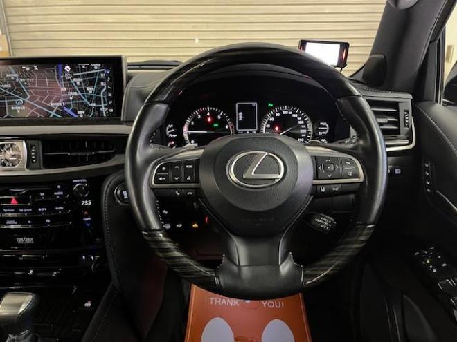 レクサスＬＸ５７０　ブラックシークエンス　寒冷地仕様　マークレビンソン　リアエンターテイメント　純正２１インチＡＷ　社外２０ＡＷ＋スタッドレスタイヤ付　純正ブラックレザーシート　電動サンルーフ　ヘッドアップディスプレイ　リア５面フィルム施工 4WD 5700 5Dr