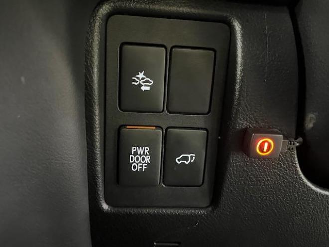 レクサスＬＸ５７０　ブラックシークエンス　寒冷地仕様　マークレビンソン　リアエンターテイメント　純正２１インチＡＷ　社外２０ＡＷ＋スタッドレスタイヤ付　純正ブラックレザーシート　電動サンルーフ　ヘッドアップディスプレイ　リア５面フィルム施工 4WD 5700 5Dr