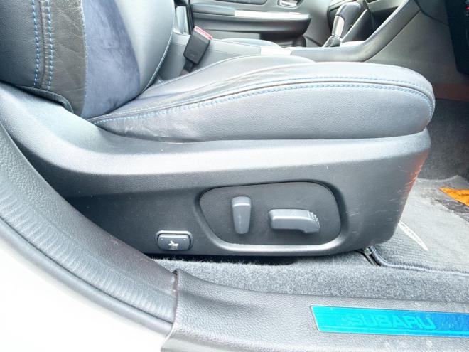 レヴォーグ2.0GT-Sアイサイト 4WD ローンが不安な方＜優遇ローン＞ 本州仕入 STIスポイラー 純正ナビ　ハーフレザー 4WD 2000 5Dr