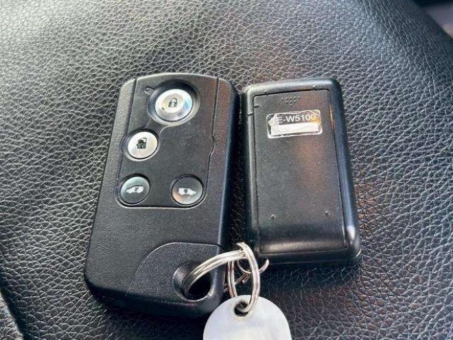 ステップワゴン2.0 スパーダ Z 4WD　ナビ　テレビ　スマートキー　記録簿　メンテナンスノート　取扱説明書　オートエアコン　後席モニター　バックカメラ　両側パワースライドドア　ETC 2000