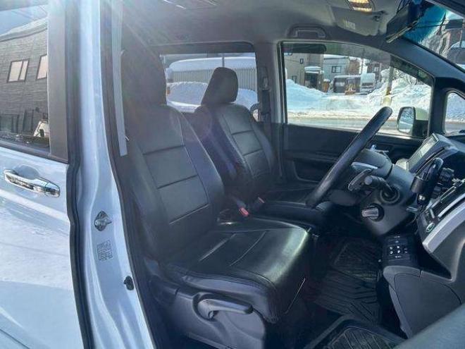 ステップワゴン2.0 スパーダ Z 4WD　ナビ　テレビ　スマートキー　記録簿　メンテナンスノート　取扱説明書　オートエアコン　後席モニター　バックカメラ　両側パワースライドドア　ETC 2000