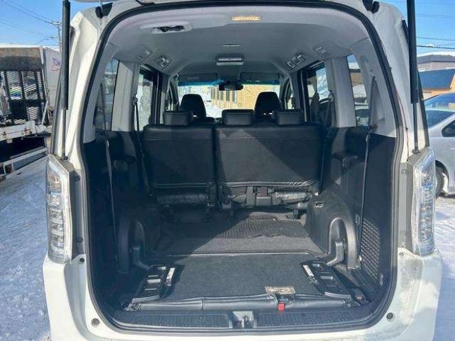 ステップワゴン2.0 スパーダ Z 4WD　ナビ　テレビ　スマートキー　記録簿　メンテナンスノート　取扱説明書　オートエアコン　後席モニター　バックカメラ　両側パワースライドドア　ETC 2000