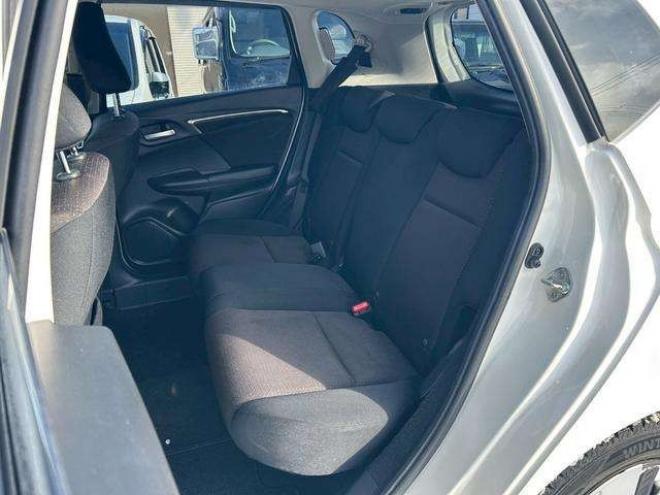 フィット1.5 ハイブリッド Fパッケージ 4WD　バックカメラ　ナビ　オートエアコン　　　キーレス　メンテナンスノート　取り扱い説明書　ETC　オーディオ 1500