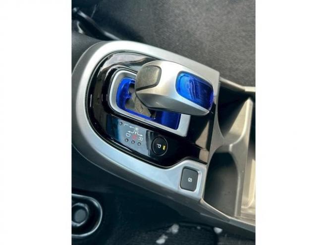 フィット1.5 ハイブリッド Fパッケージ 4WD　バックカメラ　ナビ　オートエアコン　　　キーレス　メンテナンスノート　取り扱い説明書　ETC　オーディオ 1500