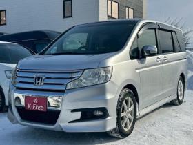 ステップワゴン　2.0 スパーダ Z 4WD　スマートキー　衝突安全ボディー　電動格納ミラー　3列シート　サイドカメラ　バックカメラ 2000