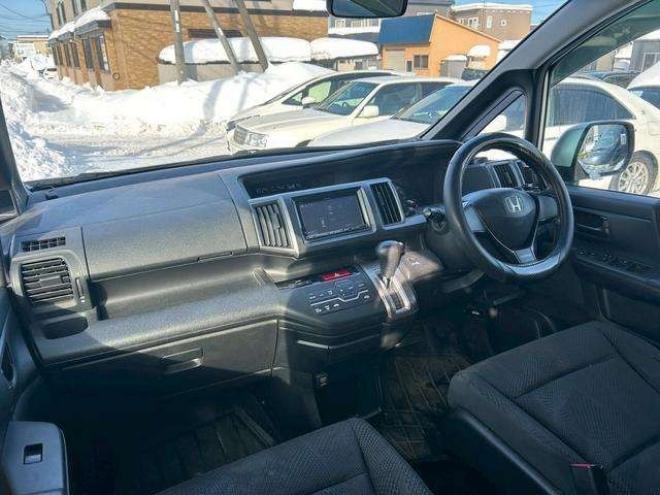 ステップワゴン2.0 スパーダ Z 4WD　スマートキー　衝突安全ボディー　電動格納ミラー　3列シート　サイドカメラ　バックカメラ 2000