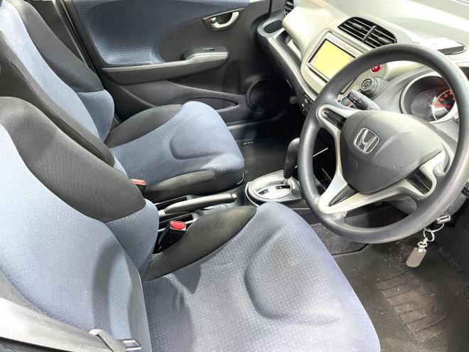 フィット1.3G 4WD 5年保証 ナビ ETC 寒冷地仕様 禁煙 車検整備2年付