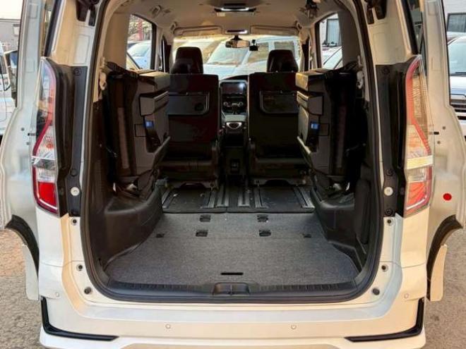 セレナ2.0 ハイウェイスター V 4WD　社外ナビ　後席モニター　両側パワスラ　エンジンスターター　ETC　パワステ　パワーウィンドウ　ABS　キーレスエントリー　アイドリングストップ　寒冷地仕様　盗難防止装置　エアコン　横滑り防止装置 2000