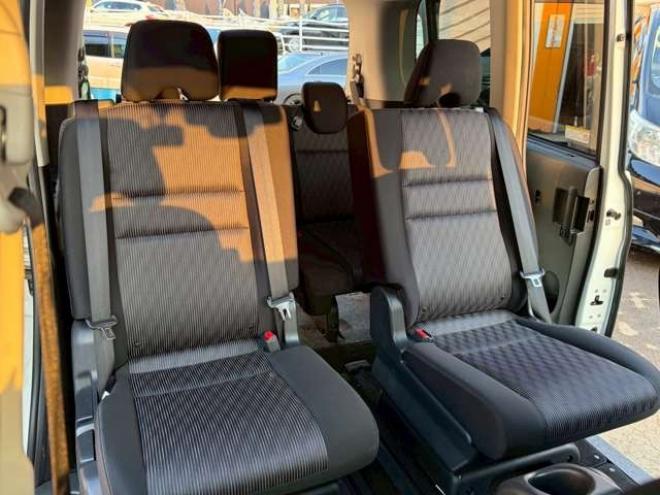 セレナ2.0 ハイウェイスター V 4WD　社外ナビ　後席モニター　両側パワスラ　エンジンスターター　ETC　パワステ　パワーウィンドウ　ABS　キーレスエントリー　アイドリングストップ　寒冷地仕様　盗難防止装置　エアコン　横滑り防止装置 2000