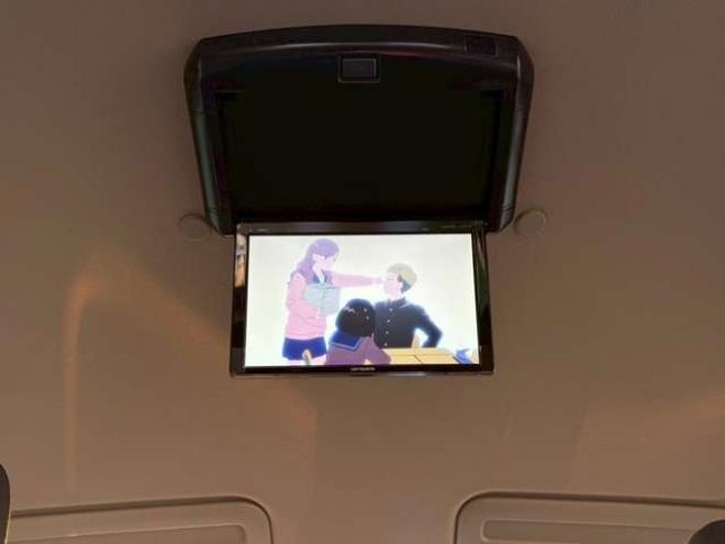 セレナ2.0 ハイウェイスター V 4WD　社外ナビ　後席モニター　両側パワスラ　エンジンスターター　ETC　パワステ　パワーウィンドウ　ABS　キーレスエントリー　アイドリングストップ　寒冷地仕様　盗難防止装置　エアコン　横滑り防止装置 2000