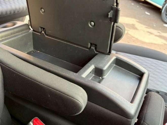 セレナ2.0 ハイウェイスター V 4WD　社外ナビ　後席モニター　両側パワスラ　エンジンスターター　ETC　パワステ　パワーウィンドウ　ABS　キーレスエントリー　アイドリングストップ　寒冷地仕様　盗難防止装置　エアコン　横滑り防止装置 2000