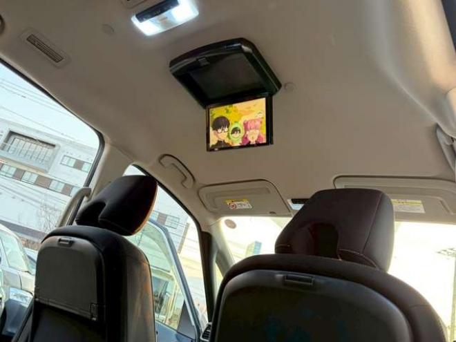 セレナ2.0 ハイウェイスター V 4WD　社外ナビ　後席モニター　両側パワスラ　エンジンスターター　ETC　パワステ　パワーウィンドウ　ABS　キーレスエントリー　アイドリングストップ　寒冷地仕様　盗難防止装置　エアコン　横滑り防止装置 2000