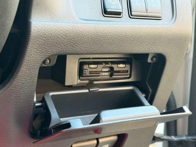 セレナ2.0 ハイウェイスター V 4WD　社外ナビ　後席モニター　両側パワスラ　エンジンスターター　ETC　パワステ　パワーウィンドウ　ABS　キーレスエントリー　アイドリングストップ　寒冷地仕様　盗難防止装置　エアコン　横滑り防止装置 2000