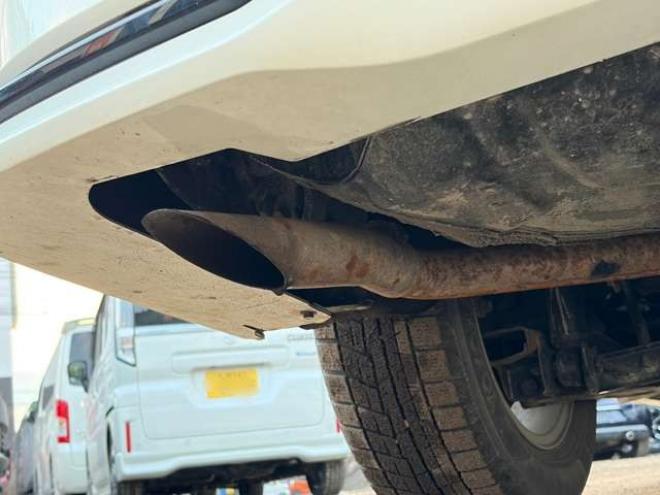 セレナ2.0 ハイウェイスター V 4WD　社外ナビ　後席モニター　両側パワスラ　エンジンスターター　ETC　パワステ　パワーウィンドウ　ABS　キーレスエントリー　アイドリングストップ　寒冷地仕様　盗難防止装置　エアコン　横滑り防止装置 2000