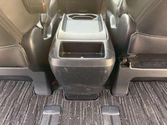 ヴェルファイア2.5 Z 4WD　純正ナビ　TRDエアロ　両側パワスラ　バックカメラ　社外アルミホイール　ETC　車高調　パワステ　パワーウィンドウ　キーレスエントリー　ABS　盗難防止装置　横滑り防止装置　エアコン　3列シート 2500