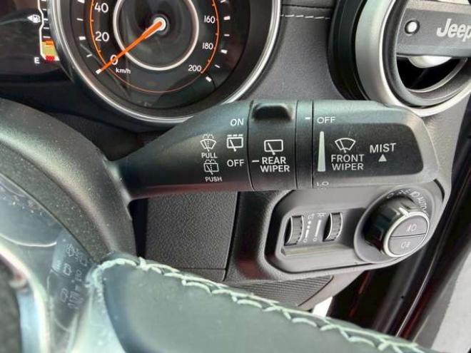 ラングラーアンリミテッド サハラ 3.6L 4WD　グラナイトグレー　エアコン　クルコン　パワステ　パワーウィンドウ　フロントカメラ　バックカメラ　キーレスエントリー　アルミホイール　ABS　横滑り防止装置　盗難防止装置　フルセグTV 正規輸入車 3600