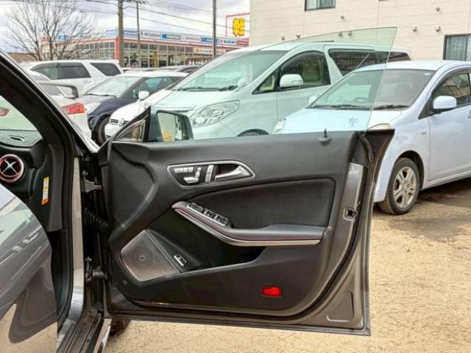 ベンツCLAクラス CLA250 4マチック 4WD　ナビ　バックカメラ　ETC　キーレスエントリー　シートヒーター　エアコン　クルーズコントロール　ABS　盗難防止装置　パワステ　パワーウィンドウ　横滑防止装置　パーキングアシスト　アイドリングストップ 正規輸入車 2000