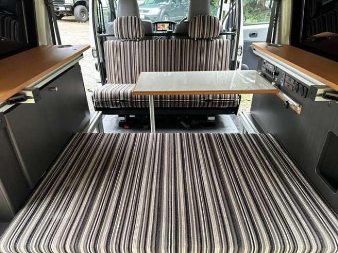 タウンエースバン1.5 GL 4WD　アルトピアーノ　ベージュツートン全塗装済　ベッドキット　セカンドバッテリー　ETC　フルセグTVナビ　バックカメラ　アイドリングストップ　ABS　レーンキープアシスト　盗難防止装置　パワステ　パワーウィンドウ 1500